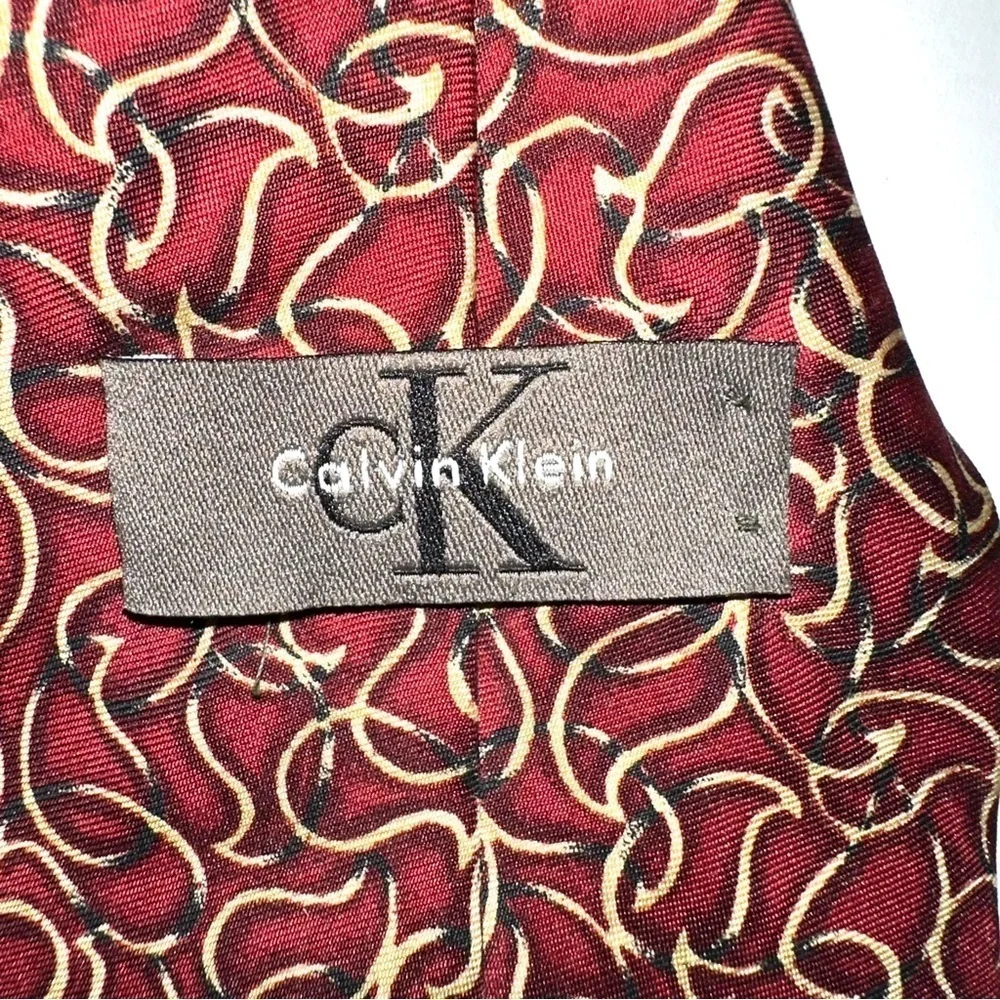 Calvin Klein Red Print 100% Silk Tie O/S